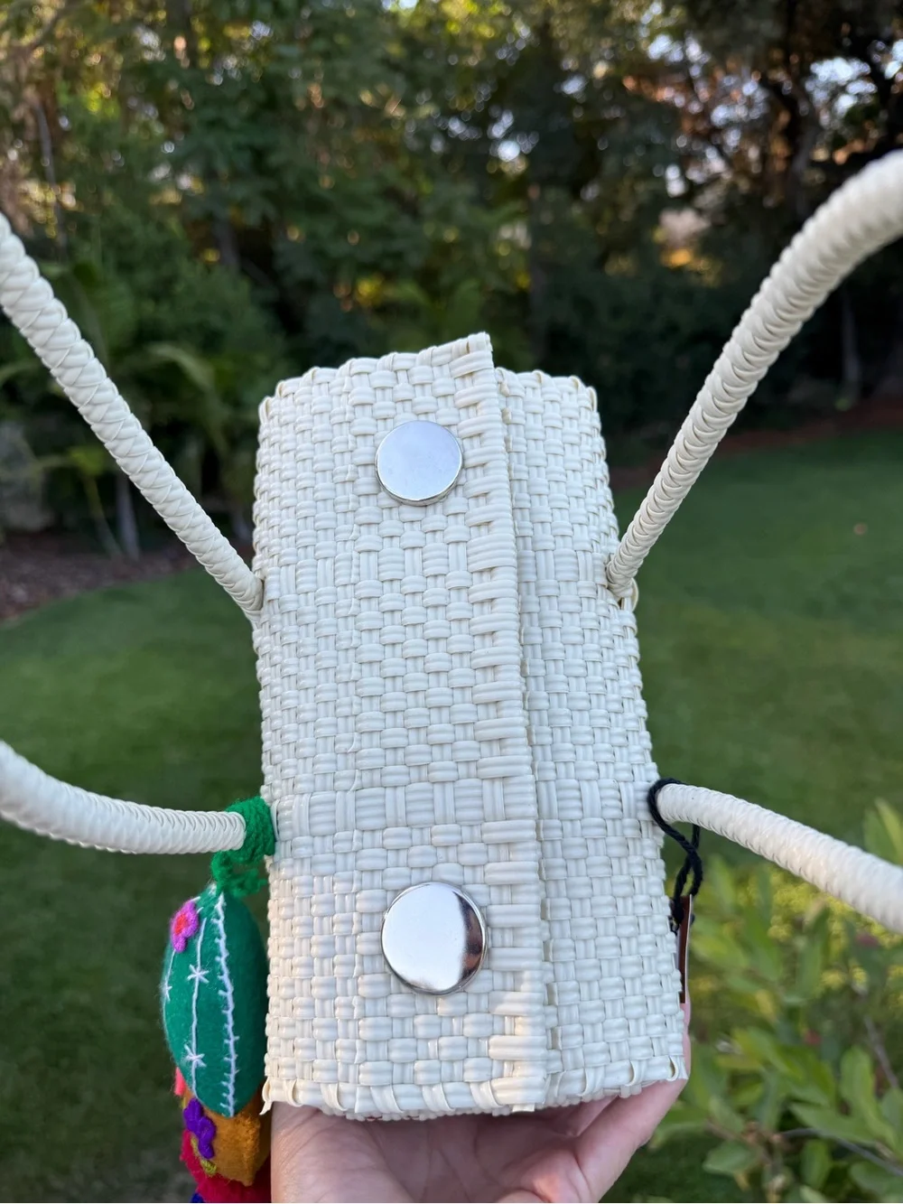 Woven Tote Bag with Pattern and Decorative Tassel